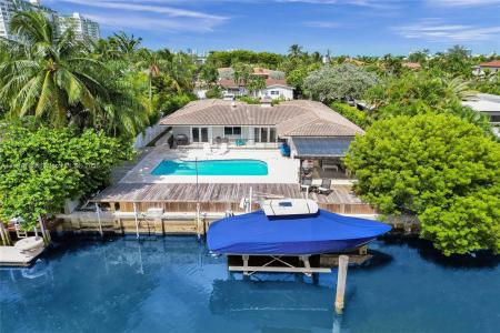 1912 NE 119th Rd, North Miami, Florida 33181, USA
