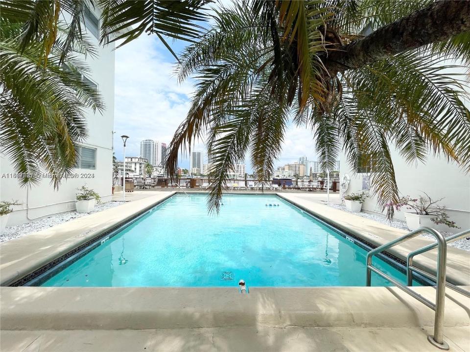 Hallandale Beach, Florida 33009