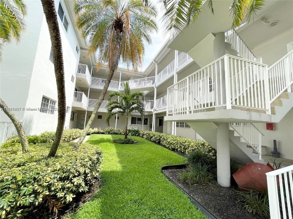 Hallandale Beach, Florida 33009