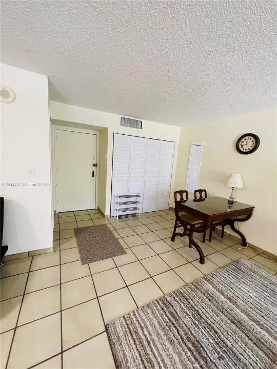 17021 N Bay Rd 318, Sunny Isles Beach, פלורידה 33160, ארצות הברית של אמריקה