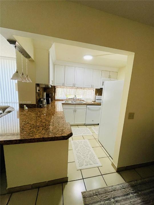 17021 N Bay Rd 318, Sunny Isles Beach, פלורידה 33160, ארצות הברית של אמריקה