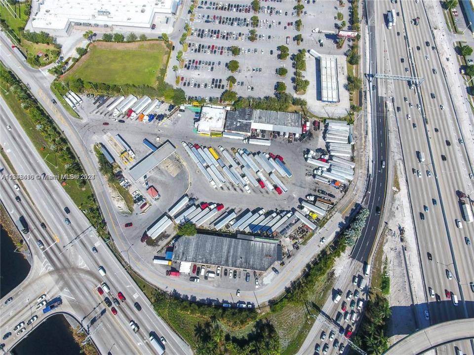 9101 W Okeechobee Rd 206A, Hialeah Gardens, Florida 33016