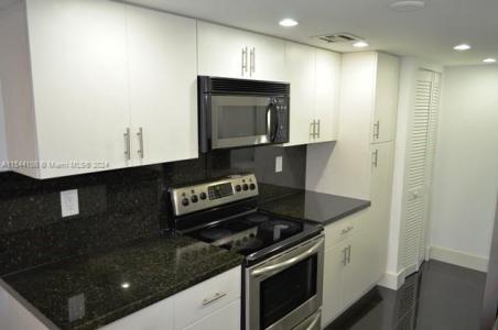 290 174th St M10, Sunny Isles Beach, Florida 33160, USA