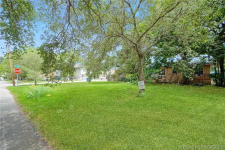 7701 NE 3rd Ct, Miami, Florida 33138, USA