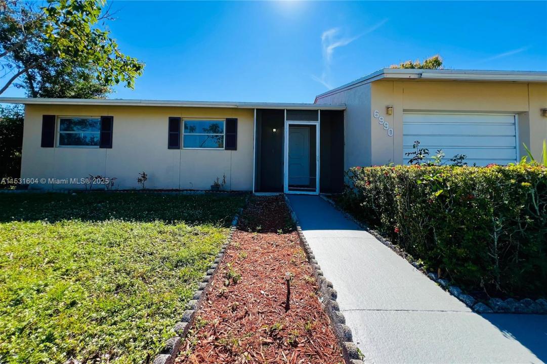 6990 SW 1st St, Margate, Florida 33068, USA