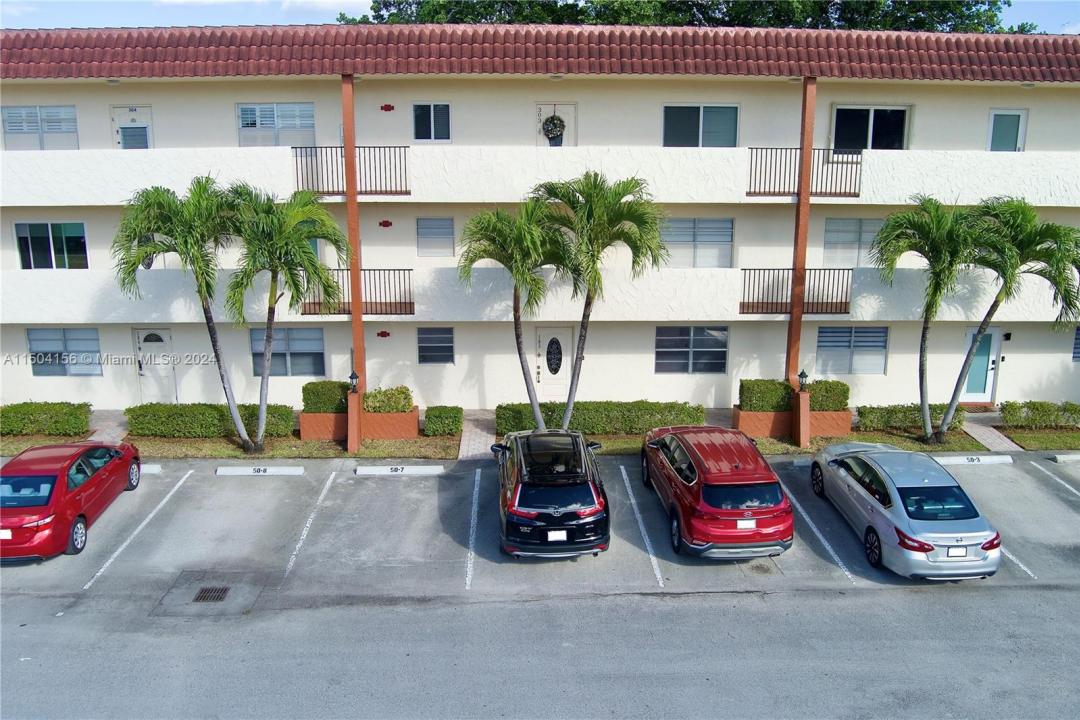 281 S Hollybrook Dr 103, Pembroke Pines, Florida 33025, USA