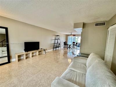 1100 SE 4th Ave 32, Deerfield Beach, Florida 33441, USA