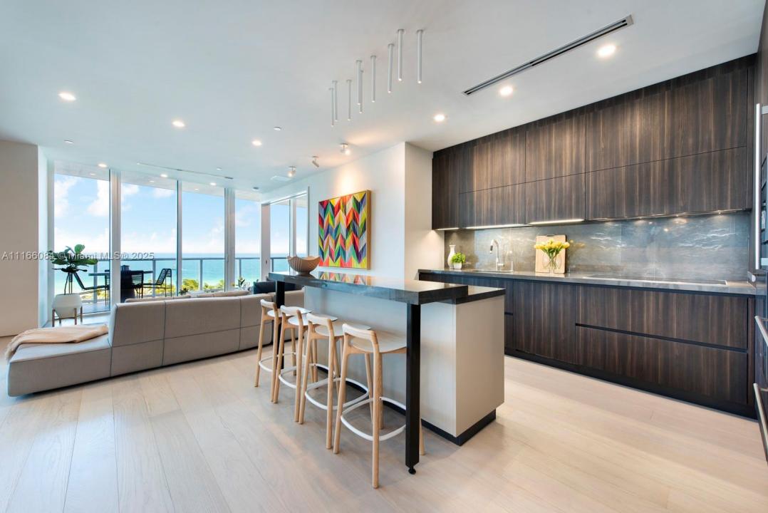 100 S Pointe Dr 908, Miami Beach, Florida 33139, USA