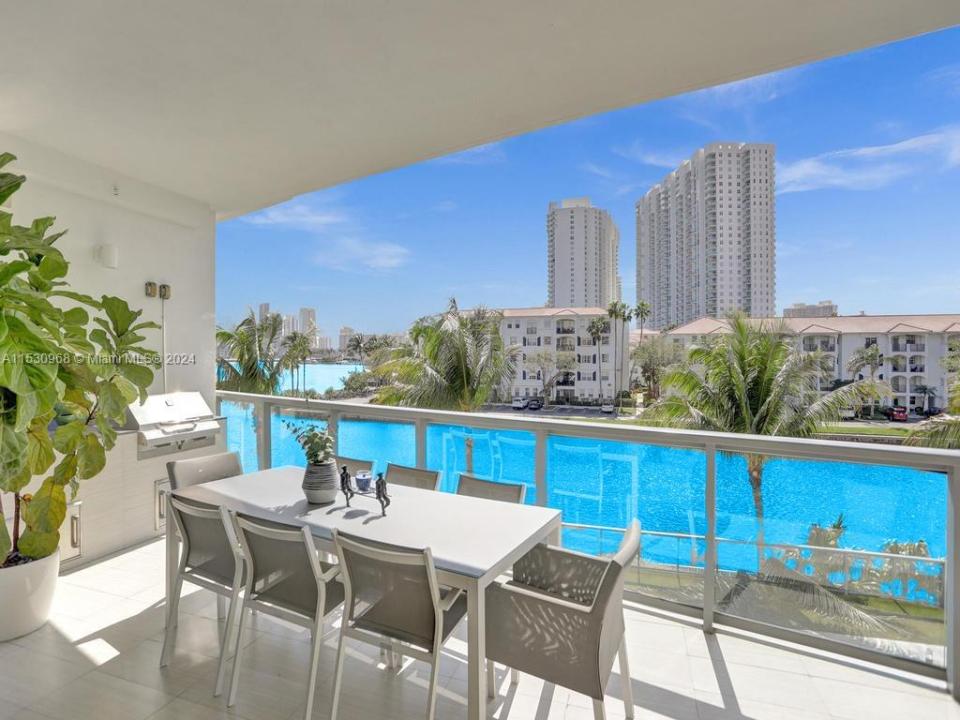 3250 NE 188th St 207, Aventura, Florida 33180, Stati Uniti