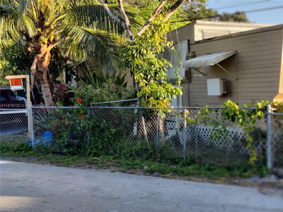 2234 NE 137  ST, North Miami Beach, Florida 33181-1840, Estados Unidos