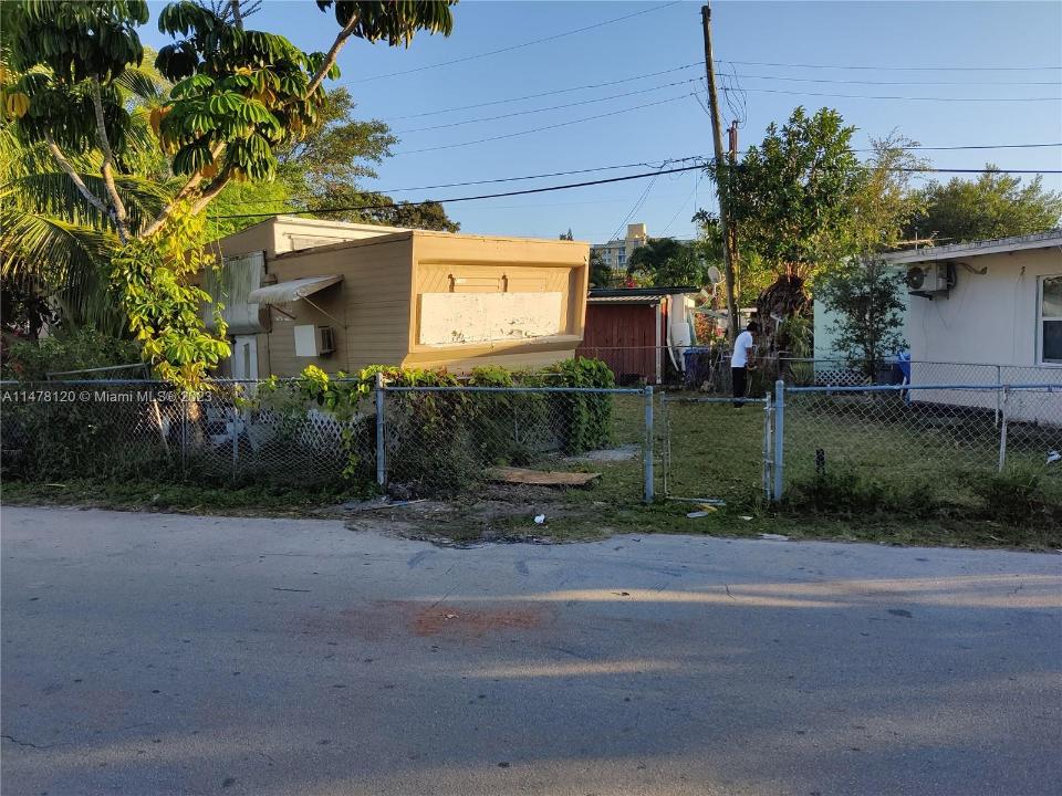 2234 NE 137  ST, North Miami Beach, Florida 33181-1840, Estados Unidos