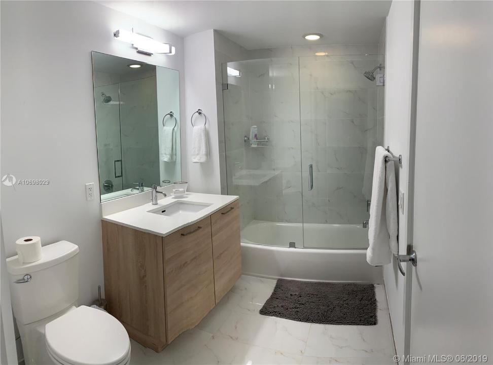 16385 biscayne blvd 1916, North Miami, Florida 33160