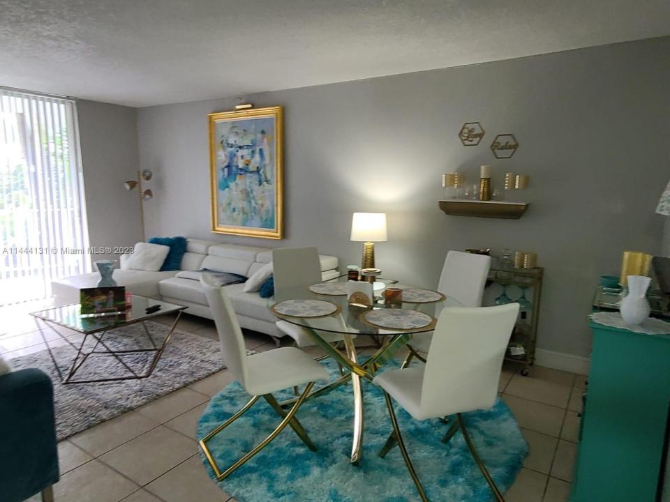 496 NW 165th St Rd D112, Miami, Floride 33169, États-Unis