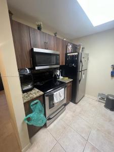 1551 SW 135th Ter 107G, Pembroke Pines, Florida 33027, USA