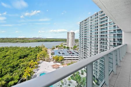 100 Bayview Dr 1418, Sunny Isles Beach, Florida 33160, USA