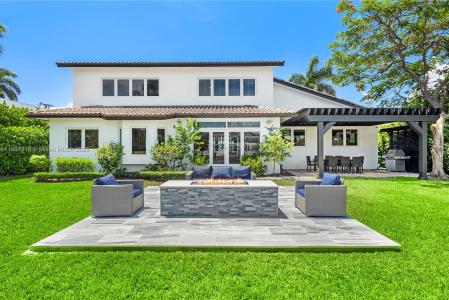 472 Sunset Dr, Hallandale Beach, Florida 33009, USA