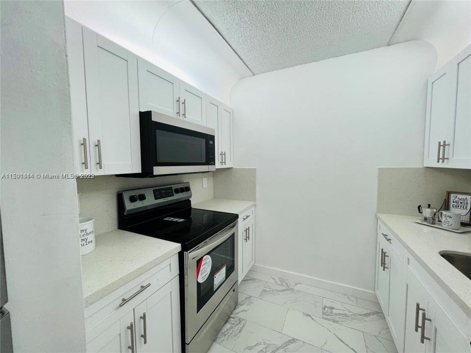 8260 SW 210th St 220, Cutler Bay, Florida 33189