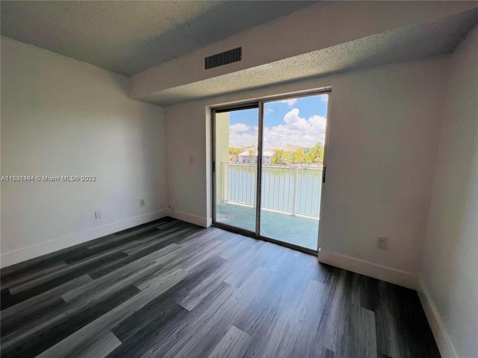 8260 SW 210th St 220, Cutler Bay, Florida 33189