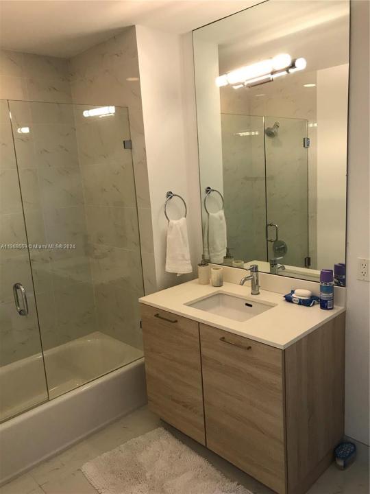 16385 Biscayne Blvd 7, North Miami Beach, Florida 33160, Estados Unidos