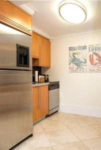 6365 Collins Ave 2409, Miami Beach, Florida 33141, USA