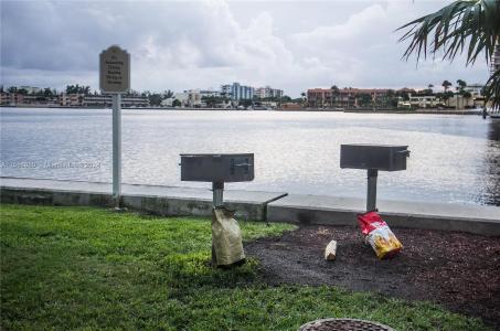 17100 N Bay Rd 1402, Sunny Isles Beach, Florida 33160, USA