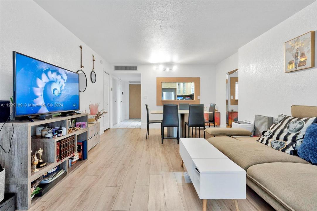 3401 N Country Club Dr 406, Aventura, Florida 33180, USA