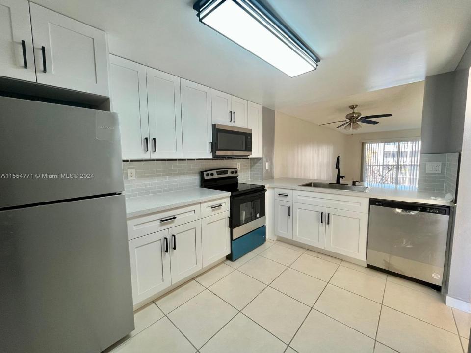 1100 NW 87th Ave 403, Coral Springs, פלורידה 33071, ארצות הברית של אמריקה 