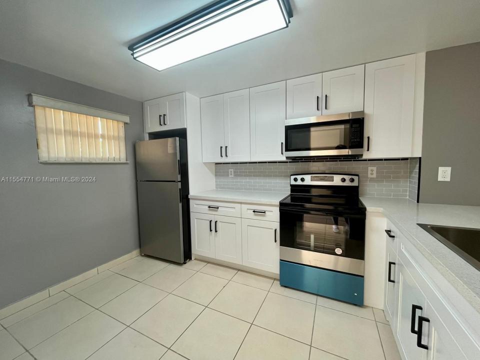 1100 NW 87th Ave 403, Coral Springs, פלורידה 33071, ארצות הברית של אמריקה 