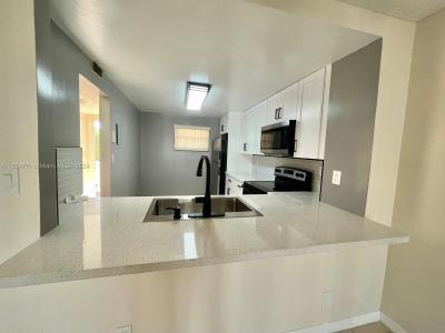 1100 NW 87th Ave 403, Coral Springs, Florida 33071, USA