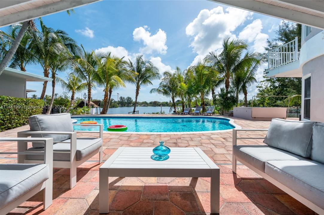 2500 NE 199th St, Miami, فلوريدا 33180, الولايات المتحدة
