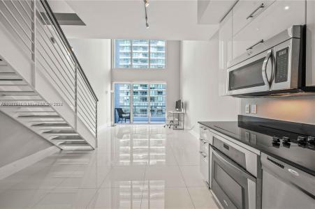 60 SW 13th St 3618, Miami, Florida 33130, USA
