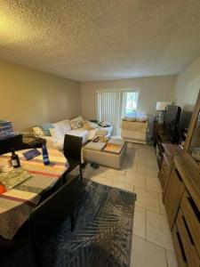 4384 NW 9th Ave 20-1C, Deerfield Beach, Florida 33064, USA