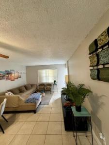 4364 NW 9th Ave 15-1A, Deerfield Beach, Florida 33064, USA