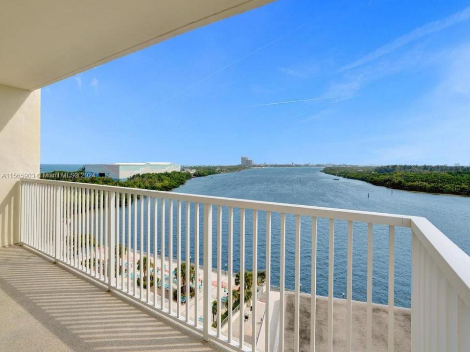 300 Bayview Dr 906, Sunny Isles Beach, Flórida 33160, Estados Unidos