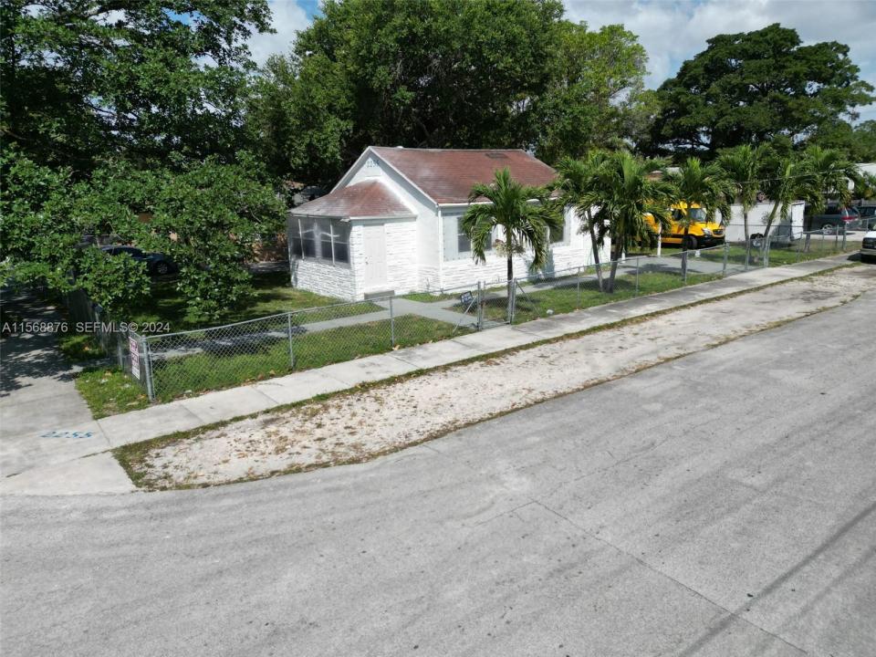 2255 NW 63rd St, Miami, Florida 33147, USA