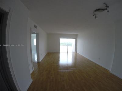 400 Kings Point Dr 905, Sunny Isles Beach, Florida 33160, USA