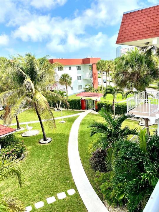 580 Egret Dr 308, Hallandale Beach, Florida 33009, USA