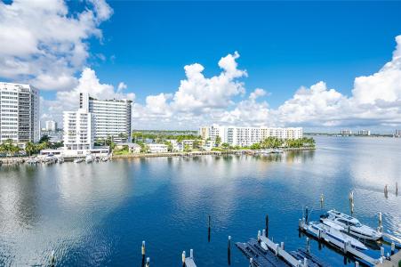 7928 East Dr 704, North Bay Village, Florida 33141, USA