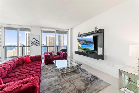 2600 E Hallandale Beach Blvd T2802, Hallandale Beach, Florida 33009, USA