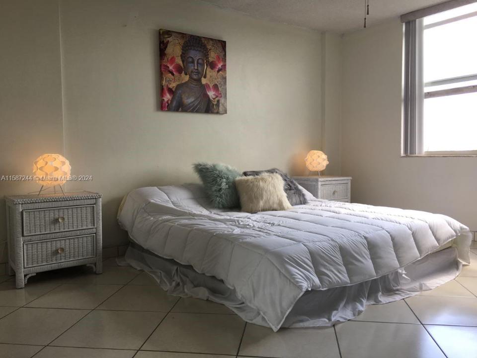 3660 NE 166th St 611, North Miami Beach, Florida 33160