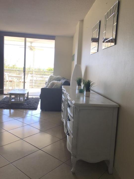 3660 NE 166th St 611, North Miami Beach, Florida 33160