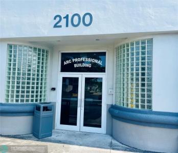 2100 NE 36th St 202, Lighthouse Point, Florida 33064