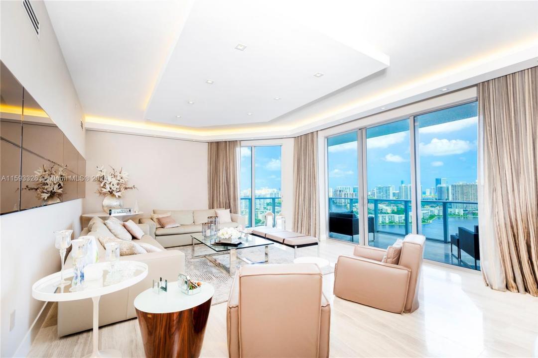 17301 Biscayne Blvd L-PH-10, North Miami Beach, Floride 33160, États-Unis