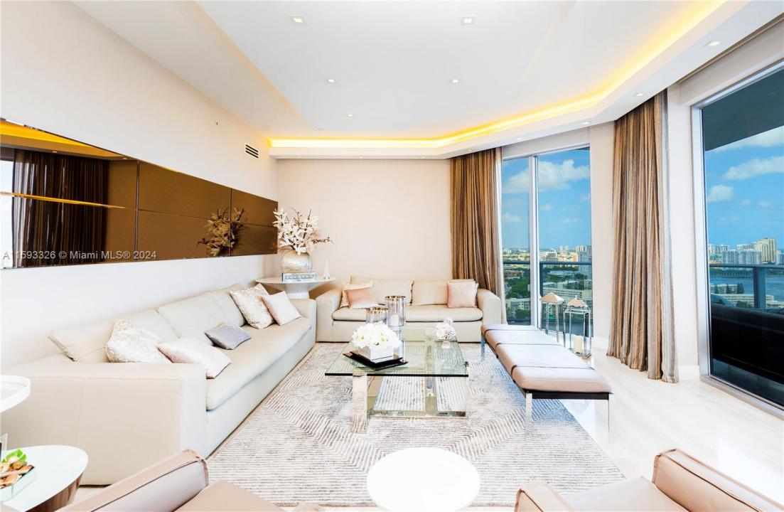 17301 Biscayne Blvd L-PH-10, North Miami Beach, Floride 33160, États-Unis