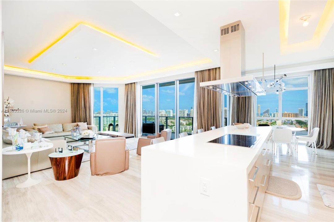 17301 Biscayne Blvd L-PH-10, North Miami Beach, Floride 33160, États-Unis