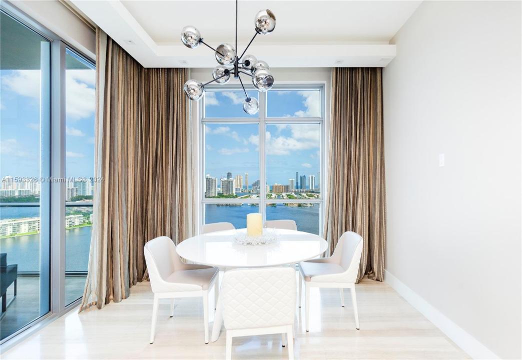 17301 Biscayne Blvd L-PH-10, North Miami Beach, Floride 33160, États-Unis