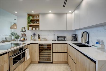 1121 Crandon Blvd D1201, Key Biscayne, Florida 33149, USA