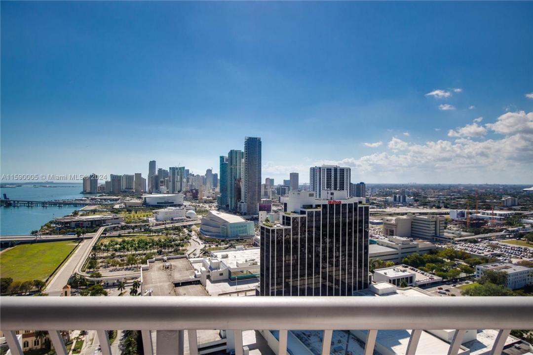 1750 N Bayshore Dr 3512, Miami, Florida 33132, USA