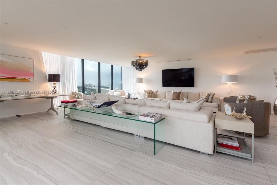 1000 Biscayne Blvd TH-1002, Miami, Florida 33132