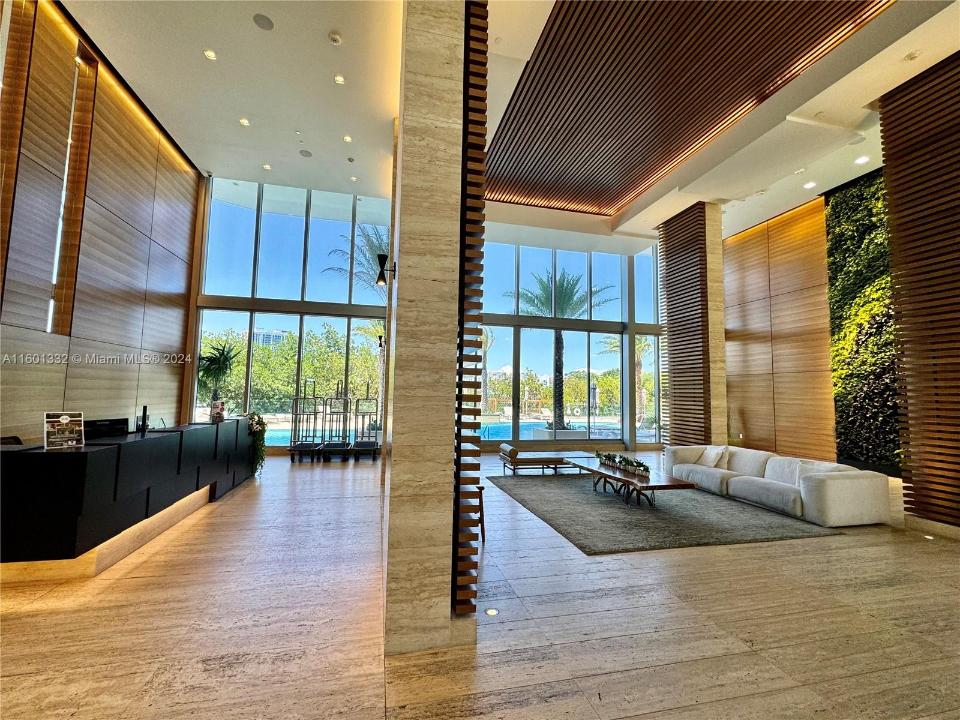 16385 Biscayne Blvd 2421, North Miami Beach, Florida 33160